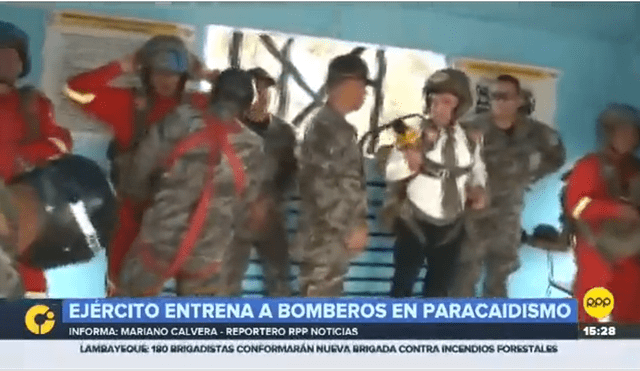 Bomberos entrenaron salto en paracaídas junto al Ejército [VIDEO]