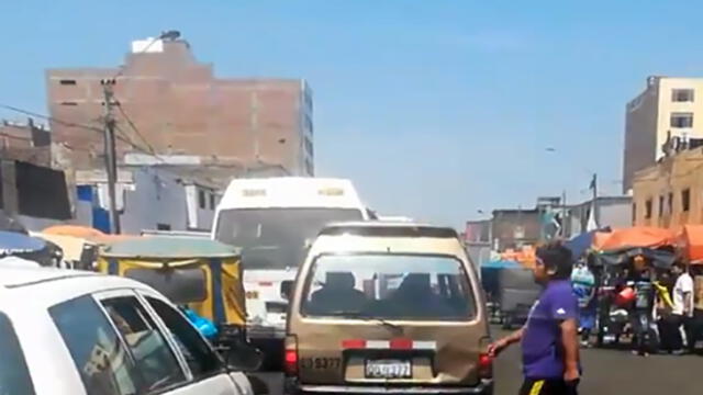 La Victoria: desorden, ambulantes y caos vehicular en calles [VIDEOS]