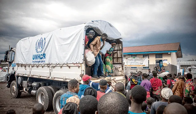 Desplazados. Habitantes del Congo son rescatados por brigadas de la ACNUR ante el peligro de la guerra interna. Foto: EFE