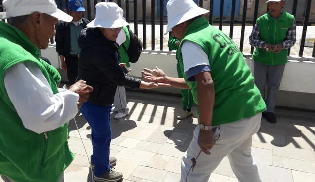 Huancayo: Jugando trompos y yaces adultos mayores celebran su día