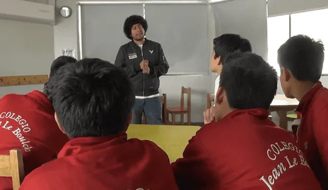 Docente peruano enseña Filosofía a través del rap 