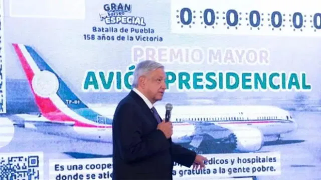 El presidente AMLO confirmó que la opción de la rifa del avión presidencial se mantiene en la mesa y podría resolverse en los próximos días.