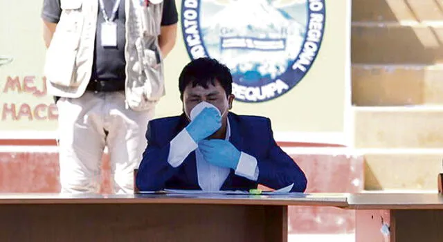en problemas. Tras evidenciarse un caso de coronavirus dentro de hospital Honorio Delgado, se tuvo que cerrar parte del nosocomio para poder desinfectar.
