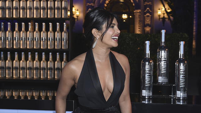 Priyanka Chopra y el sexy escote que deslumbró en la fiesta post Oscar
