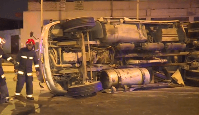 Despiste de camión provocó desvíos en las rutas del Metropolitano