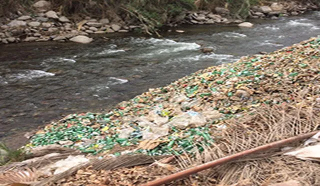 Cieneguilla: arrojan basura el río Lurín