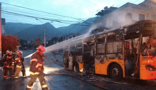 Bus del Metropolitano se incendió en Independencia esta madrugada
