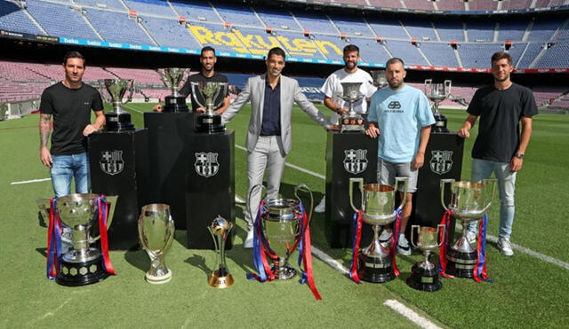 Lionel Messi, Sergio Busquets, Jordi Alba, Sergi Roberto y Gerard Piqué lo acompañaron a Luis Suárez en su despedida. Foto: FC Barcelona.