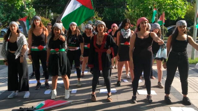 Las feministas de origen palestino protestaron contra la violencia de género y la opresión de Israel. Foto: Difusión