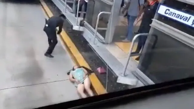 Pasajera cayó a las vías del Metropolitano cuando intentó subir a un bus [VIDEO]