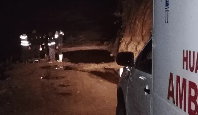 Huaicos entierran vehículos en carreteras de Ayacucho y Junín 