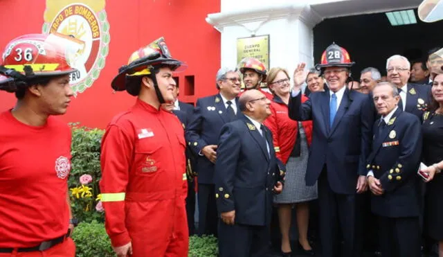 PPK: "Imposible no reconocer el gran trabajo de nuestros bomberos"