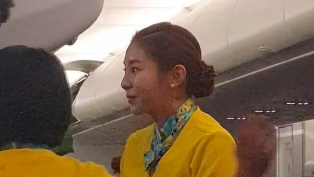 UEE también fue captada junto a Song Yun Hyeong trabajando en aerolinea