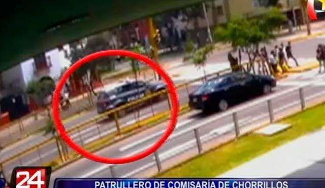 Patrullero a excesiva velocidad provoca brutal choque en avenida Brasil | VIDEO