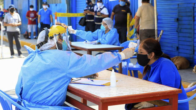 Autoridades iniciaron proyecto que trasladará a ambulantes a un mercado temporal. (Foto: Difusión)