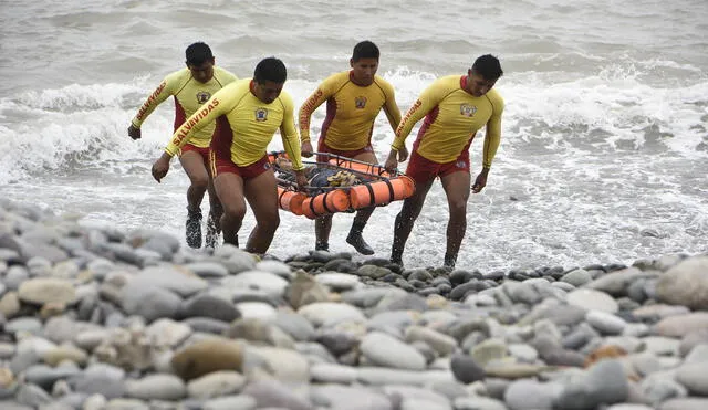 Más de 700 personas han sido rescatadas en las playas de Lima durante el verano