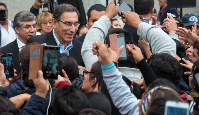Ciudadanos manifiestan apoyo a Vizcarra tras anuncio de cuestión de confianza [FOTOS]