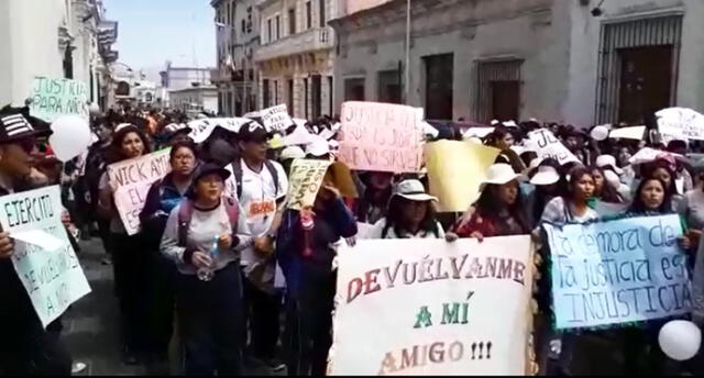Arequipeños protestan por soldado presuntamente abusado en cuartel [VIDEOS]