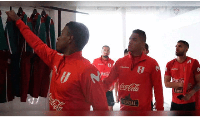 Jugadores de Perú recibieron camisetas personalizadas de Fluminense previo a la final de la Copa América 2019.