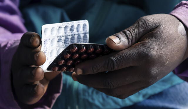 Blessing Chingwaru, 29, an HIV positive TB patient, holds a packet of tablets received as part of his treatment at Rutsanana Polyclinic in Glen Norah township, Harare June 24, 2019. - The health clinic is a one stop testing and treatment centre for HIV, Tuberculosis and diabetes in Zimbabwe. It's one of 10 pilot clinics offering free treatment against the diseases and also free diagnosis. In a country where public health services have practically collapsed, containing the spread of TB has been a persistent struggle. The annual number of TB infections in Zimbabwe remains among the highest in the world. (Photo by Jekesai NJIKIZANA / AFP)