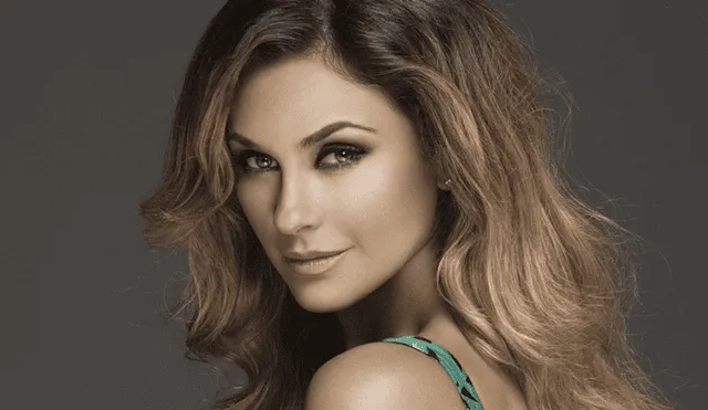 Aracely Arámbula hizo alarde de su figura en un bikini que le obsequió un fan