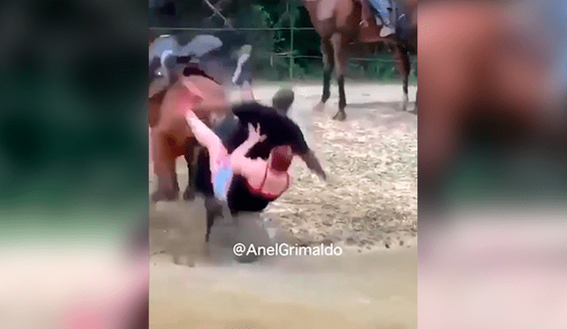 Facebook viral: pareja se sube a caballo para dar un paseo y este reacciona de la peor forma al sentir su excesivo peso [