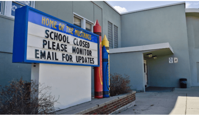 En Estados Unidos, 27 de los 50 estados han decidido cerrar los colegios hasta que termine el ciclo escolar. (Foto: Thom Bridge/AP)