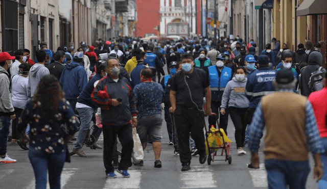 Reportan aglomeraciones en calles del Cercado de Lima. Foto: Jorge Cerdán