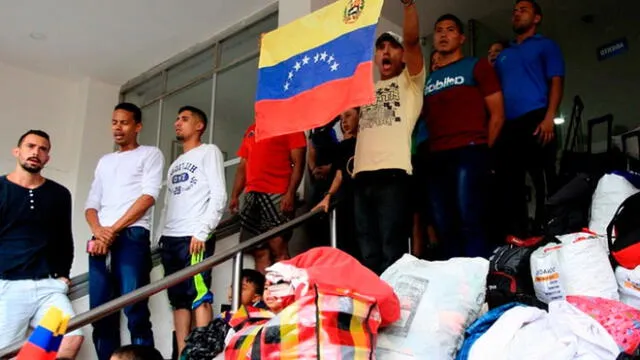 Militares venezolanos son expulsados del refugio de Colombia donde se alojaron