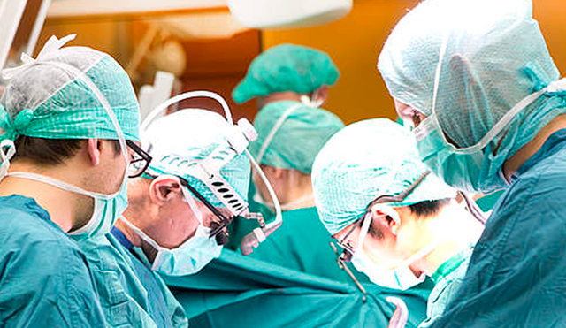 El primer trasplante de pulmón a una paciente con COVID-19 en Europa se realizó en Austria. Foto: MedUni Wien