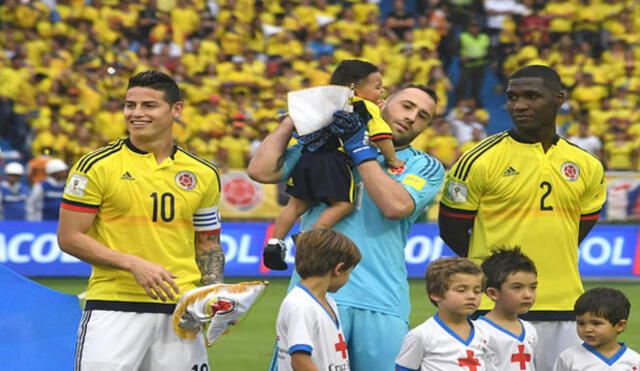 Facebook: David Ospina se cansó del llanto de un niño y pidió apoyo a James Rodríguez