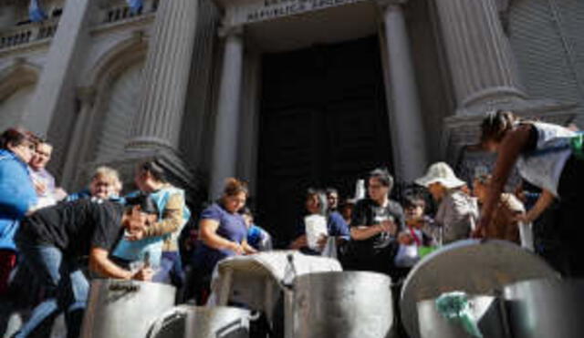 Gobierno de Argentina dice que negociaciones con el FMI son "de cara a la sociedad"