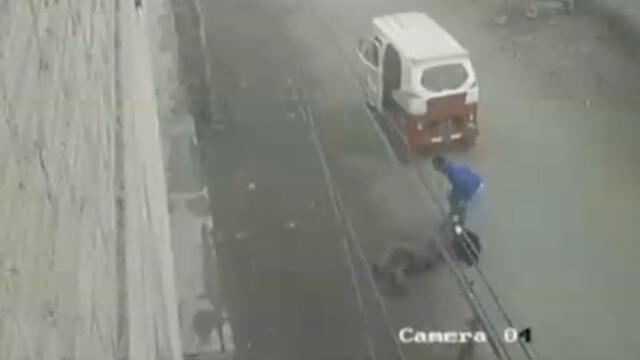 Hampones utilizaron una mototaxi para interceptar a la víctima y luego huir. (Foto: Captura de video / Latina Noticias)