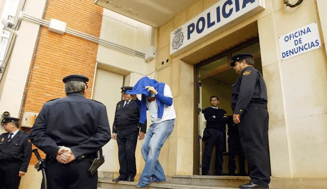 España: hombre viola y arranca oreja a mujer en un museo