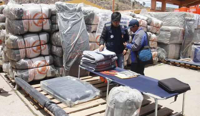 Llevan ayuda humanitaria por el frío en helicópteros de la Fuerza Aérea del Perú