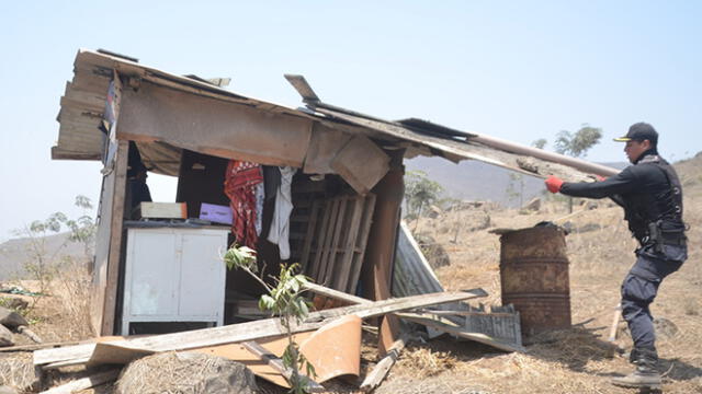 Desalojan a familias invasoras de terrenos en Villa María del Triunfo 