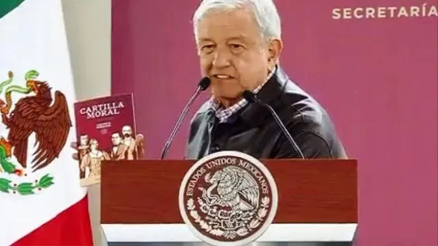 El presidente de México señaló que le pidieron disculpas por confundir su intención cuando se llevaba el libro. Foto: referencial