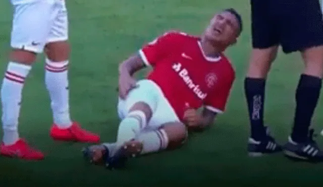 Paolo Guerrero alarmó a su club tras sufrir dura falta en el Brasileirao  [VIDEO]