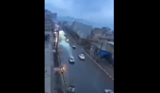 YouTube: momento exacto de la caída de un rayo sobre un automóvil 
