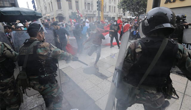 Enfrentamientos en Jirón de la Unión. Foto: Jorge Cerdán/La República