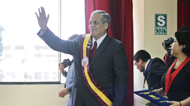 Prefecto Rafael Aíta renunció y es precandidato oficial de APP a la alcaldía de Chiclayo