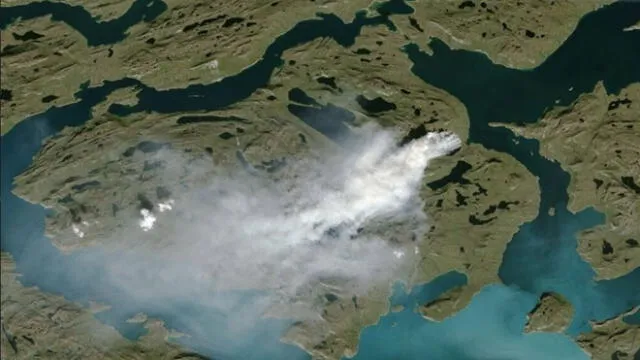 Incendios de verano en el oeste de Groenlandia captados por un satélite de la NOAA