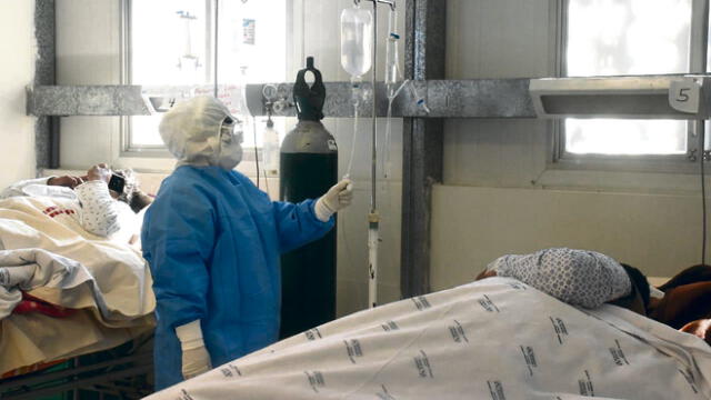 UNA ESPERANZA. Médicos de Cusco aplican el tratamiento a cinco enfermos con el coronavirus. Uno ya fue dado de alta y cuatro continúan en el proceso