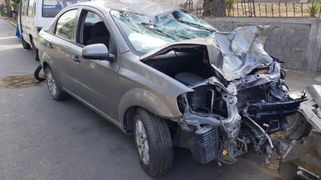 Chofer en presunto estado de ebriedad y ambos vehículos fueron conducidos a la comisaría de Piedra Liza. (Foto: Christian Moreno / La República)
