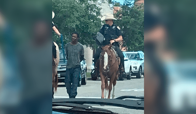 Estados Unidos: afroamericano es atado a una cuerda y llevado a pie por oficiales en caballo [FOTOS]