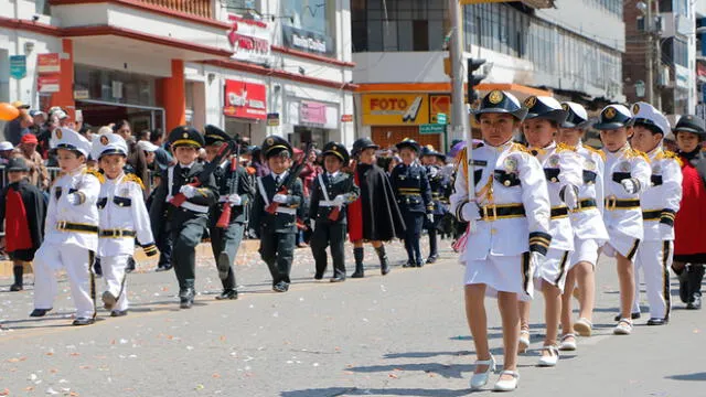 Colegios Zárate participó en desfile dominical