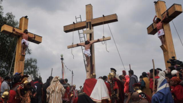 Representación de la crucifixión en la Pasión de Cristo en Iztapalapa 2019. (Foto: Infobae)