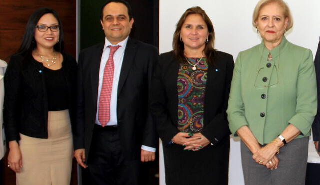Ministra Pérez Tello recoge experiencias en transparencia