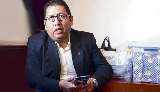 Asesor de gobernadora de Arequipa hace campaña política en Moquegua