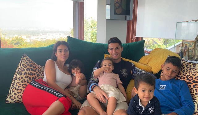 Cristiano Ronaldo junto a Georgina Rodríguez y sus hijos.